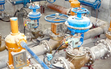 帶頂裝手輪氣動調節閥安裝現場